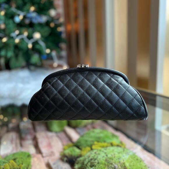 CHANEL Timeless Quilted Caviar Clutch - Picture 3 of 10